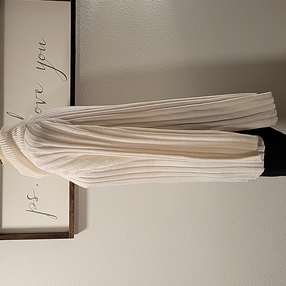 NWOT, Sanctuary Women's Cream Turtleneck Sweater - Picture 2 of 15
